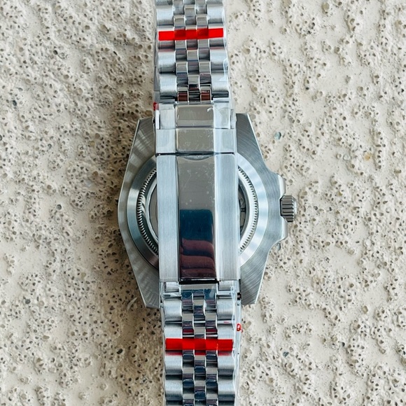 COPY - Seiko Mods NH35 movement Japan 
With Red bull  Face ceramic bezel - Picture 8 of 9